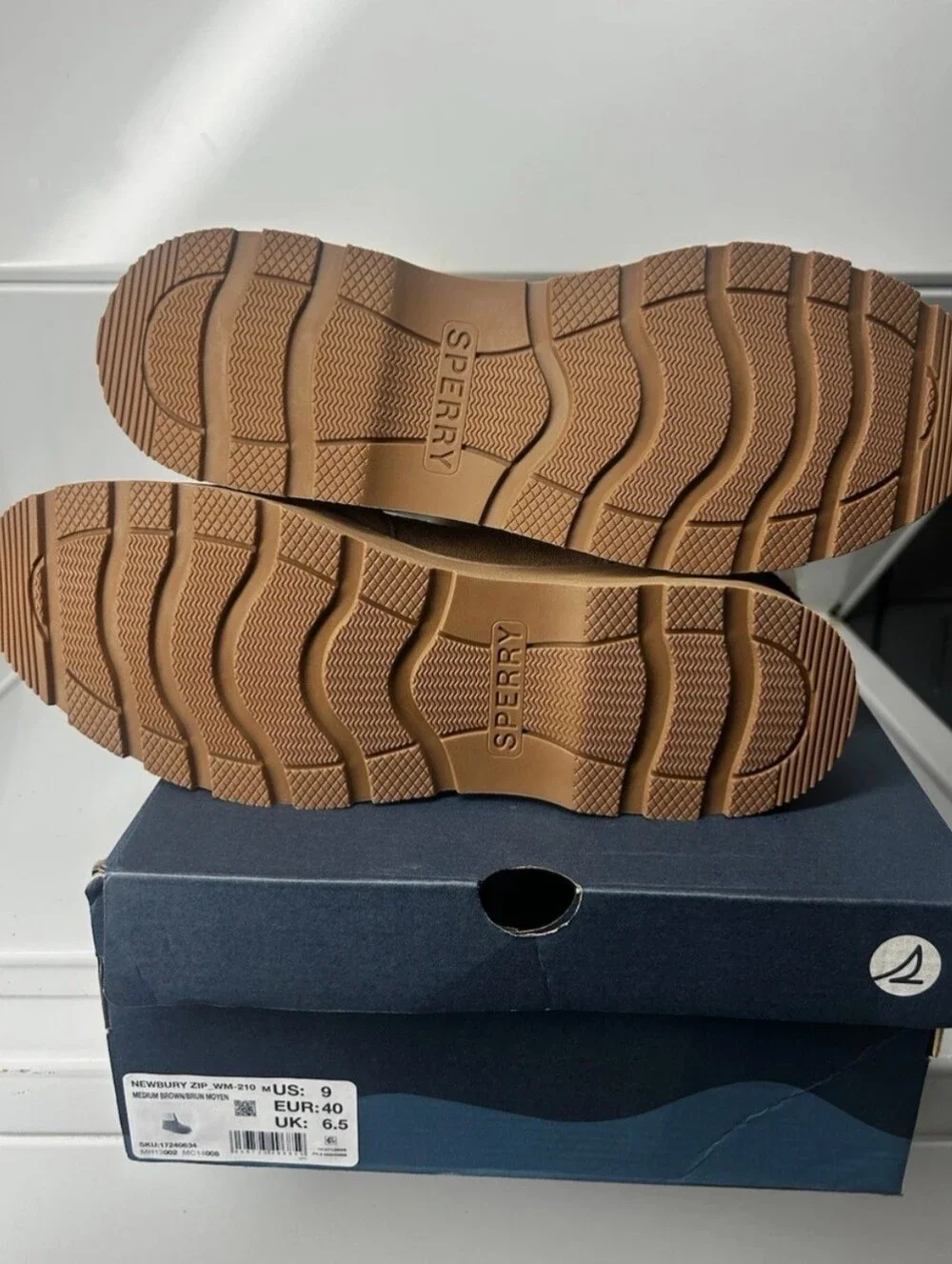 Sperry newbury zip